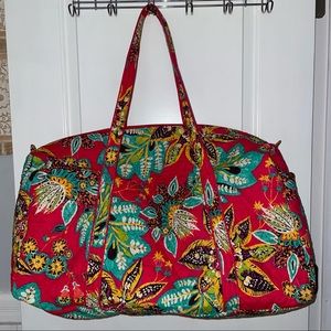 Excellent condition ♥️ Vera Bradley Weekender Duffel Bag
